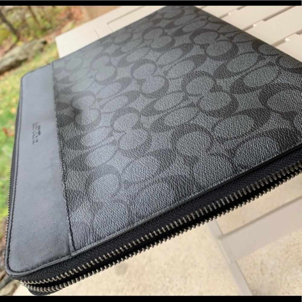 Authentic Coach sign.leather laptop/organizer case - Picture 2 of 8